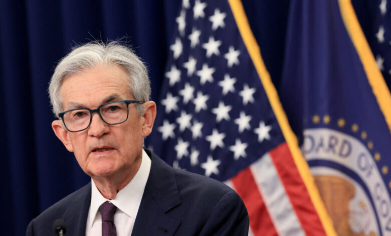 fed:-Αμετάβλητα-άφησε-τα-επιτόκια-η-κεντρική-τράπεζα-–-Χαμηλότερη-ανάπτυξη,-υψηλότερος-πληθωρισμός