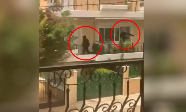 Νέα-Κηφισιά:-Γείτονας-«τσάκωσε»-3-κουκουλοφόρους-να-«μπουκάρουν»-σε-σπίτι-–-Η-στιγμή-που-διαφεύγουν-από-το-μπαλκόνι
