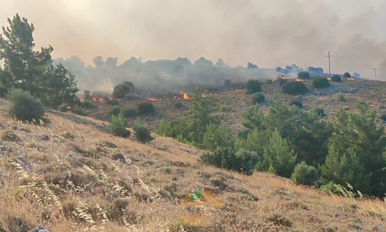 Φωτιά-στη-Χίο:-Σε-τρία-μέτωπα-οι-φλόγες-–-Συνεχείς-εντολές-εκκένωσης-από-το-112
