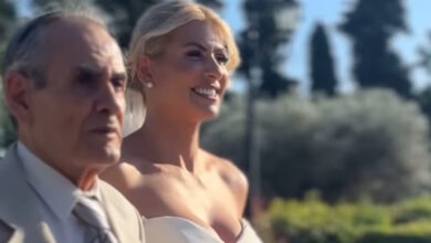 Παντρεύτηκε-η-Ευρυδίκη-Παπαδοπούλου-–-Το-βίντεο-με-το-ρομαντικό-νυφικό-στο-πλευρό-του-πατέρα-της