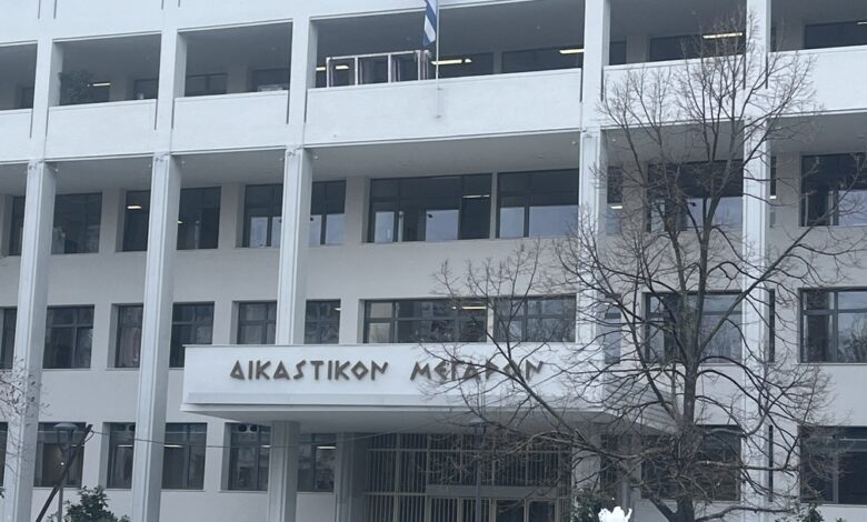 Αναβλήθηκε-η-δίκη-του-γιατρού-στη-Λάρισα-για-το-φακελλάκι