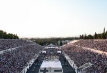 Μίκης-Θεοδωράκης:-Κατάμεστο-το-Παναθηναϊκό-Στάδιο-στη-συναυλία-για-τα-100-χρόνια-από-τη-γέννηση-του-κορυφαίου-συνθέτη
