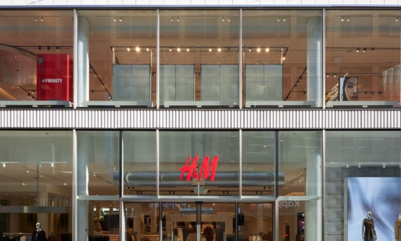 h&m:-Νέο-μοντέλο-λειτουργίας-στα-καταστήματα-–-Ξεκινούν-από-Αθήνα-και-Πειραιά
