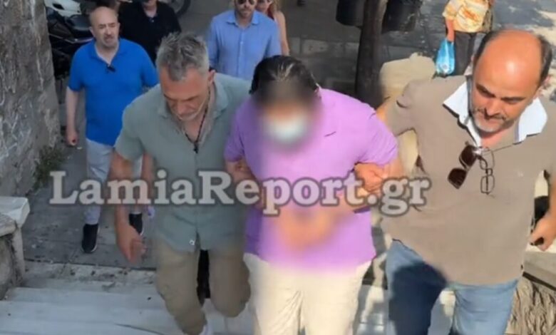 Λαμία:-Φίλοι-του-επιχειρηματία-αποδοκίμασαν-τον-43χρονο-δολοφόνο-στα-δικαστήρια-–-«Να-καείς-σε-φούρνο-στη-Ριτσώνα»