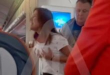 Χαμός-σε-πτήση-για-Αίγυπτο:-«Πονάω-στο-στήθος,-βάλτε-με-στην-business»-φώναζε-έξαλλη-γυναίκα-επιβάτης