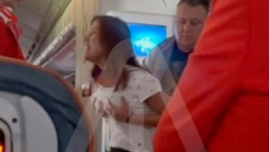 Χαμός-σε-πτήση-για-Αίγυπτο:-«Πονάω-στο-στήθος,-βάλτε-με-στην-business»-φώναζε-έξαλλη-γυναίκα-επιβάτης