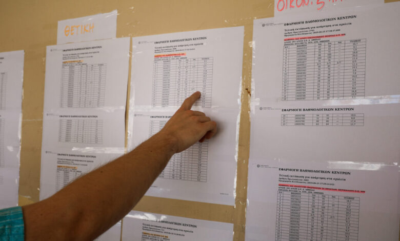 Πανελλήνιες-2025:-Εργαζόταν,-πήγε-στο-εσπερινό-ΕΠΑΛ,-έδωσε-εξετάσεις-και-αρίστευσε