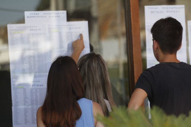 Πανελλήνιες-2025:-Μικρές-αυξομειώσεις-στις-βάσεις-–-Οι-πρώτες-εκτιμήσεις