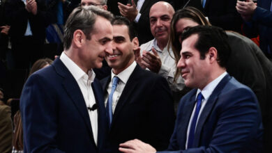 Πώς-ο-Κυριάκος-Μητσοτάκης-κατέληξε-στους-Πλεύρη,-Θεοχάρη,-Ανδριανό-και-Δερμεντζόπουλο-–-Το-ταξίδι-στα-Χανιά-που-δεν-έγινε