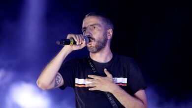 Ο-ΛΕΞ-γράφει-ξανά-ιστορία:-sold-out-η-συναυλία-του-στο-ΟΑΚΑ-με-πάνω-από-60.000-θαυμαστές-–-Ανέβηκε-στην-σκηνή-η-Χάρις-Αλεξίου