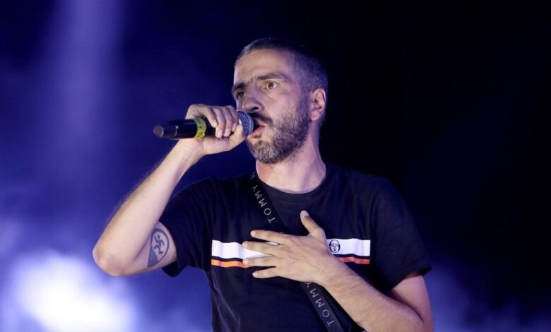 Ο-ΛΕΞ-γράφει-ξανά-ιστορία:-sold-out-η-συναυλία-του-στο-ΟΑΚΑ-με-πάνω-από-60.000-θαυμαστές-–-Ανέβηκε-στην-σκηνή-η-Χάρις-Αλεξίου
