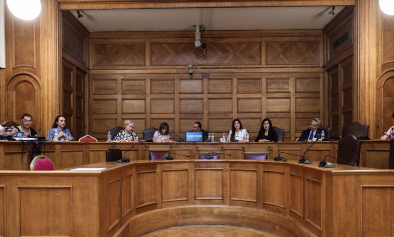 Προανακριτική-για-Καραμανλή:-Αντιδράσεις,-αποχωρήσεις-και-εμπρηστικές-δηλώσεις