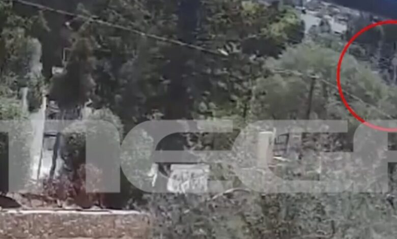 Φωτιά-στην-Παλαιά-Φώκαια:-Βίντεο-ντοκουμέντο-με-το-ξεκίνημα-του-πύρινου-εφιάλτη-από-βραχυκύκλωμα-σε-καλώδια-ηλεκτροδότησης