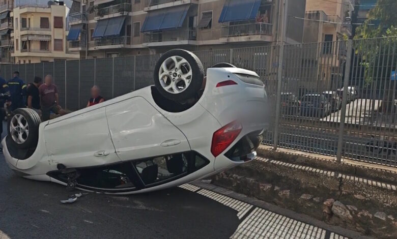 Αυτοκίνητο-με-νέα-οδηγό-τούμπαρε-στην-πλατεία-Αττικής