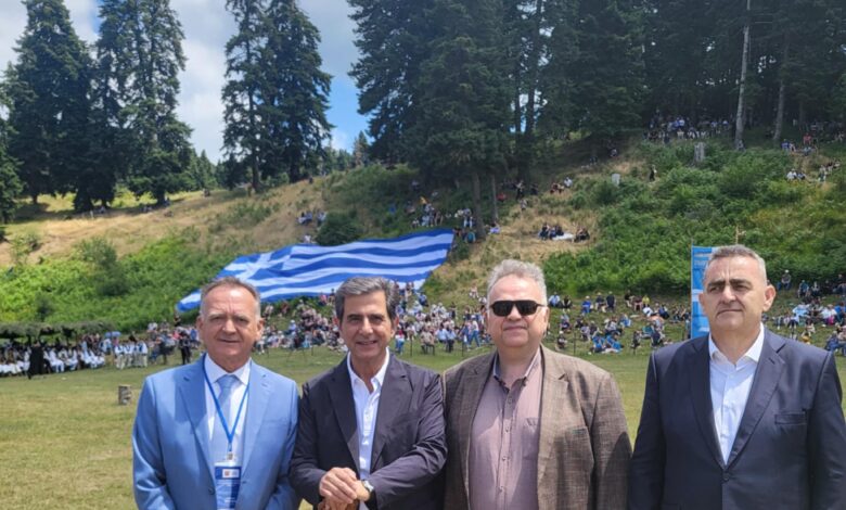 Στο-αντάμωμα-των-Σαρακατσαναίων-ο-Γιάννης-Κουτσονάσιος