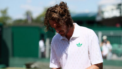 Ο-Στέφανος-Τσιτσιπάς-αποσύρθηκε-από-το-wimbledon-με-πρόβλημα-στη-μέση