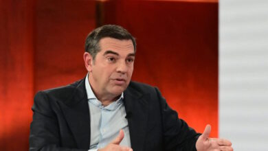 Τσίπρας:-Βλέπουμε-τους-Ευρωπαίους-ηγέτες-να-συμπεριφέρονται-ως-οι-γελωτοποιοί-του-βασιλιά