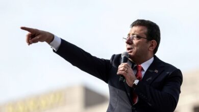 Μοντέλο-Ιμάμογλου-και-στον-τέως-δήμαρχο-Σμύρνης-–-Χειροπέδες-για-διαφθορά