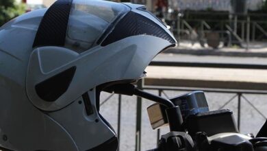 Νέος-ΚΟΚ:-Μηδενική-ανοχή-στη-μη-χρήση-κράνους-–-Εντατικοί-έλεγχοι-της-ΕΛΑΣ.