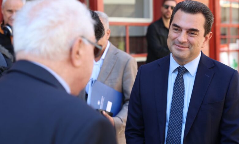 Ο-Κώστας-Σκρέκας-συνόδευσε-τον-πρωθυπουργό-στο-Άγιον-Όρος