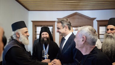 Στο-Άγιο-Όρος-ο-Κυριάκος-Μητσοτάκης-–-Επισκέφθηκε-τις-μονές-Ιβήρων-και-Βατοπεδίου