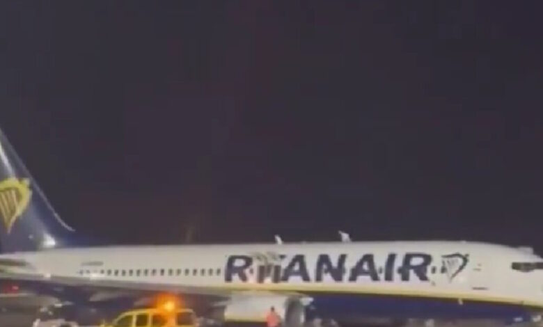 Σκηνές-χάους-σε-πτήση-της-ryanair-στην-Ισπανία:-Επιβάτες-πήδηξαν-στο-κενό-και-τραυματίστηκαν-έπειτα-από-λάθος-συναγερμό-για-φωτιά