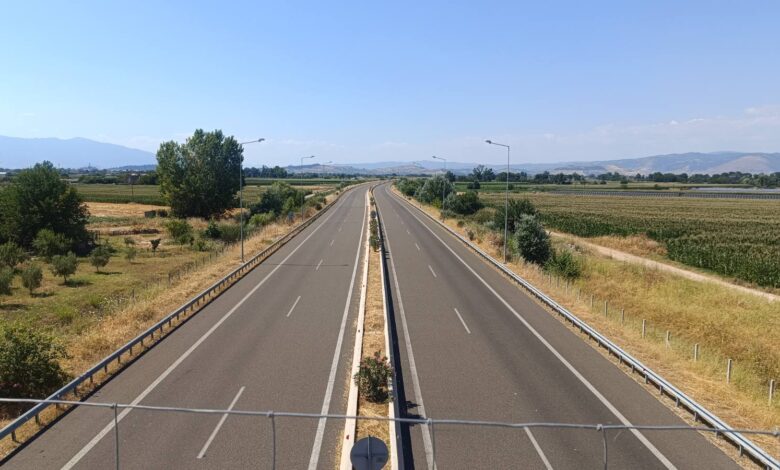 Άδειασαν-τα-Τρίκαλα-–-Ο-καύσωνας-«σάρωσε»-τους-δρόμους