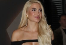 Ιωάννα-Τούνη:-Οι-ανέμελες-βουτιές-στη-Χαλκιδική-και-τα-παιχνίδια-στην-άμμο-με-τον-γιο-της