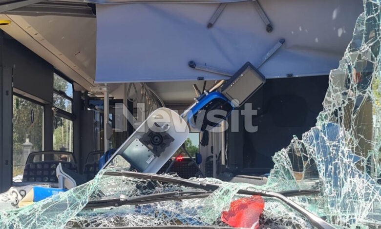 Βούλα:-Βίντεο-ντοκουμέντο-από-τη-σύγκρουση-ανάμεσα-στα-δύο-λεωφορεία-–-Τι-λένε-συγγενείς-της-50χρονης-οδηγού