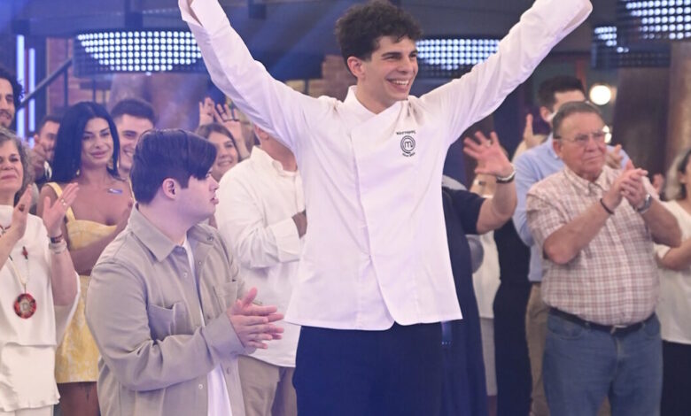 masterchef:-Ο-Νέστορας-Νέστορας-για-τον-αδελφό-του-που-έχει-σύνδρομο-down-–-«Όταν-βγαίνουμε-δεν-παρατηρώ-ποιος-και-πως-μας-κοιτάζει»