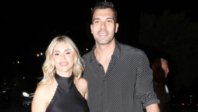 Ο-Κώστας-Σλούκας-και-η-Μαρία-Δαρσινού-βάφτισαν-τον-γιο-τους-–-Οι-λαμπερές-παρουσίες-που-έδωσαν-το-παρών