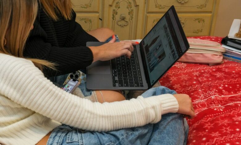 Θανατηφόρα-tiktok-challenges:-blackout,-benadryl,-«chroming»-–-Παιδιά-που-πεθαίνουν-πίσω-από-τις-οθόνες