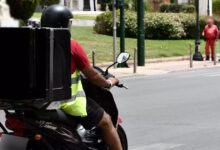 Χωρίς-delivery-12:00-με-17:00-τη-Δευτέρα-λόγω-καύσωνα:-Τα-μέτρα-από-το-υπουργείο-Εργασίας