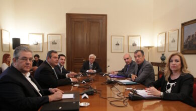 Στο-φως-τα-πρακτικά-του-συμβουλίου-πολιτικών-αρχηγών-το-2015-–-Τα-τηλεφωνήματα-Παυλόπουλου,-Τσίπρα-σε-Μέρκελ,-Ολάντ-και-Πούτιν