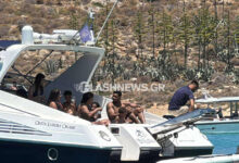 Ο-Γιάννης-Αντετοκούνμπο-απολαμβάνει-με-σκάφος-τις-παραλίες-της-Κρήτης