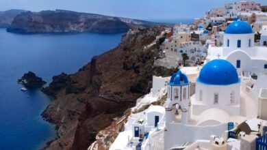 Σαντορίνη,-η-«Θήρα»-του-Παραδείσου:-Τα-hotspots-και-όλα-όσα-πρέπει-να-ξέρετε-για-το-πιο-μαγευτικό-νησί-του-κόσμου