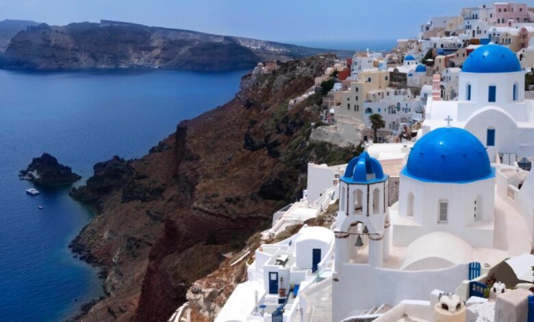 Σαντορίνη,-η-«Θήρα»-του-Παραδείσου:-Τα-hotspots-και-όλα-όσα-πρέπει-να-ξέρετε-για-το-πιο-μαγευτικό-νησί-του-κόσμου