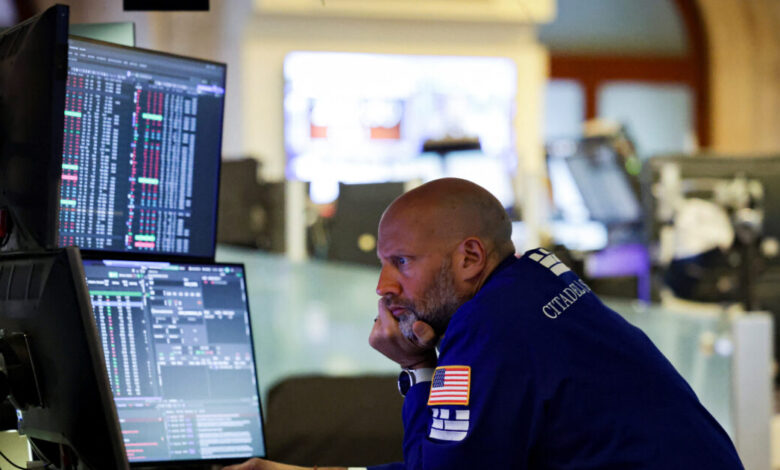 Με-απώλειες-έκλεισε-η-wall-street-μετά-τις-επιστολές-Τραμπ-για-νέους-δασμούς-–-Ο-dow-jones-έχασε-πάνω-από-400-μονάδες
