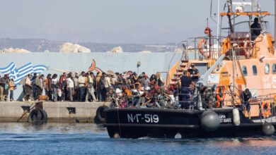 Κομισιόν:-«Γνωρίζουμε-για-τις-αυξημένες-μεταναστευτικές-ροές-στην-Ελλάδα-–-Ο-αρμόδιος-Επίτροπος-θα-επισκεφτεί-την-Λιβύη»