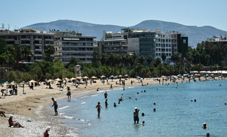 Καιρός:-Η-πιο-ζέστη-μέρα-του-καύσωνα-η-σημερινή-–-Στους-42-βαθμούς-Κελσίου-η-θερμοκρασία,-«βουτιά»-του-υδραργύρου-από-την-Πέμπτη