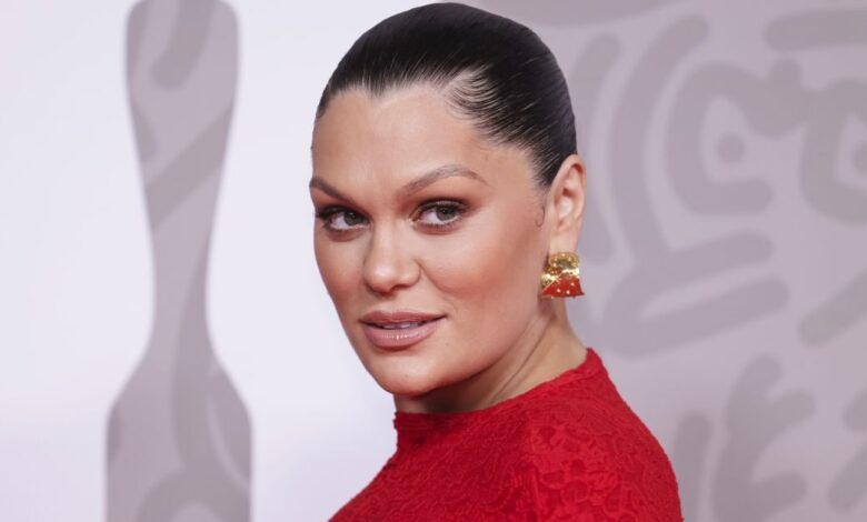 Η-jessie-j-αποκάλυψε-ότι-ο-καρκίνος-δεν-έκανε-μετάσταση-και-μοιράστηκε-ένα-τρυφερό-βίντεο-με-τον-γιο-της-:-«Η-μαμά-θα-γίνει-καλά»