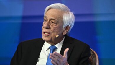 Προκόπης-Παυλόπουλος:-«Με-αιφνιδίασε-όταν-ο-Αλέξης-Τσίπρας-ανακοίνωσε-το-δημοψήφισμα-–-Κρατήσαμε-πρακτικά-από-την-σύσκεψη-εκτός-από-ένα-σημείο»