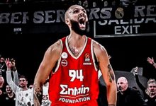 Ο-Εβάν-Φουρνιέ-χαρίζει-τρεις-φανέλες-του-σε-οπαδούς-του-Ολυμπιακού