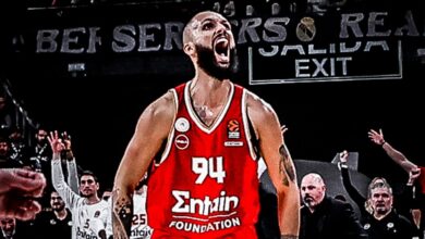 Ο-Εβάν-Φουρνιέ-χαρίζει-τρεις-φανέλες-του-σε-οπαδούς-του-Ολυμπιακού
