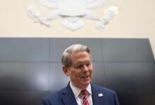 Οι-ΗΠΑ-θα-μπορούσαν-να-εισπράξουν-300-δισ.-δολάρια-από-δασμούς,-λέει-ο-ΥΠΟΙΚ-Σκοτ-Μπέσεντ
