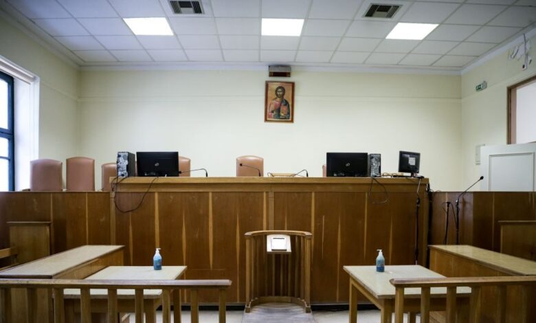 Θεσσαλονίκη:-70χρονος-αλώνιζε-στα-καφενεία-αντί-να-εκτίει-την-ποινή-κατ’-οίκον-–-Επέστρεψε-στη-φυλακή