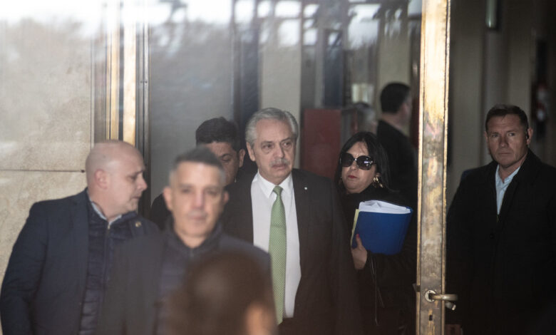 Ο-πρώην-πρόεδρος-της-Αργεντινής-Αλμπέρτο-Φερνάντες-θα-δικαστεί-για-διαφθορά