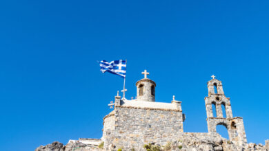 Εορτολόγιο:-Του-Αγίου-Παϊσίου-και-της-Αγίας-Βερονίκης-σήμερα-12-Ιουλίου-–-Ποιοι-γιορτάζουν