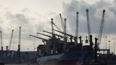 Σε-αβεβαιότητα-η-παγκόσμια-ναυτιλία-–-Ανατροπές-σε-ασφάλιση,-δρομολόγια-και-επενδύσεις