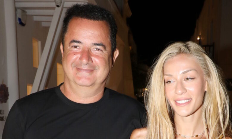 Ατζούν-Ιλιτζαλί:-Η-κούκλα-σύζυγος-του-«mr-survivor»-κέντρισε-όλα-τα-βλέμματα-στα-Ματογιάννια-της-Μυκόνου